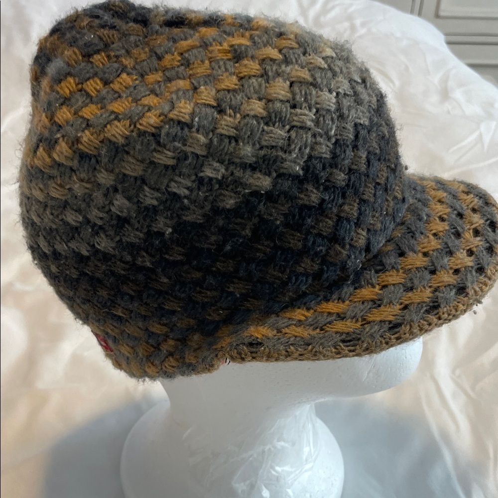 Quicksilver Stylish Woven Cap for woman  - Black and Brown